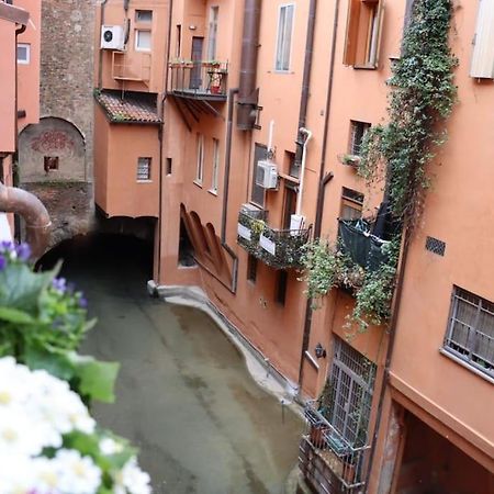Little Apartment Over The Canal Bologna Exterior photo