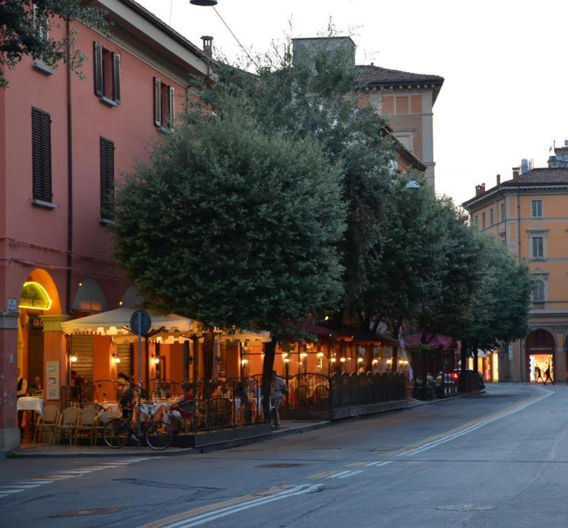 Little Apartment Over The Canal Bologna Exterior photo